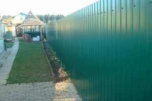 Забор из металлопрофиля